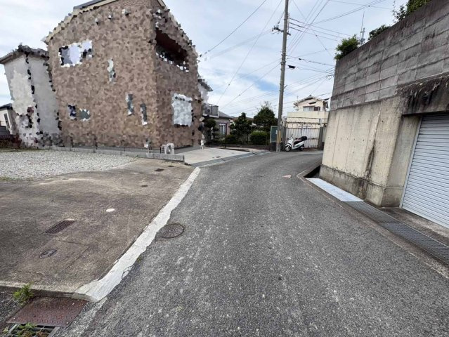 東大池3丁目上物付土地の前面道路含む現地写真