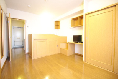 【その他】 | レオパレス唐崎ヶ丘 | テーブルを折りたたむと、お部屋がさらに広く使えます♪
