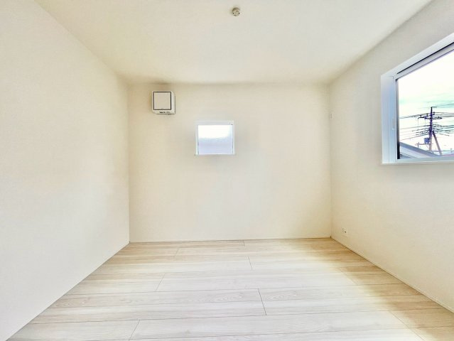 【仲介手数料無料】ふじみ野市苗間1期1棟―新築分譲住宅―全1棟―の洋室|心地よい空間が広がる居室で、ゆったりとした時間を過ごせます。豊富な収納スペースが、生活をすっきりと整えます。