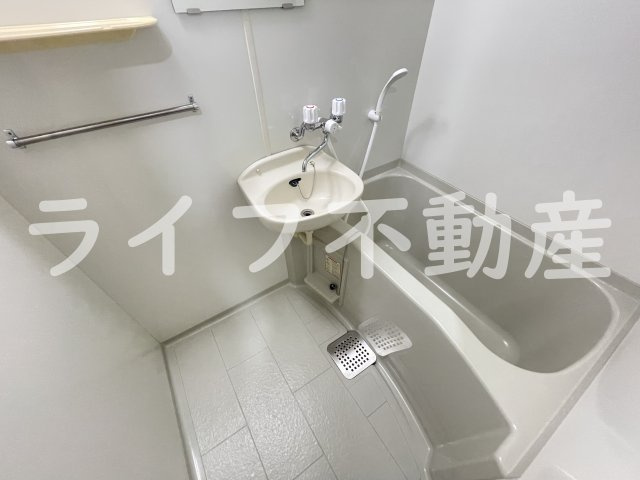 アベニューリップル長田Ⅱの浴室|日々の疲れを癒すお風呂付です