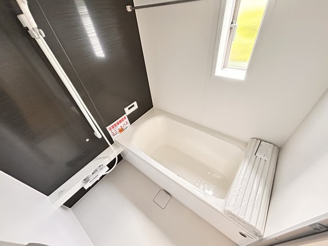【Cradle garden】真岡市台町 第10 全1棟の浴室|〇浴室〇
家族みんなの使いやすさとリラクゼーションを追求した体も心も安らぐバスルーム。浴室暖房乾燥機付きです。											
※2026年8月撮影			
