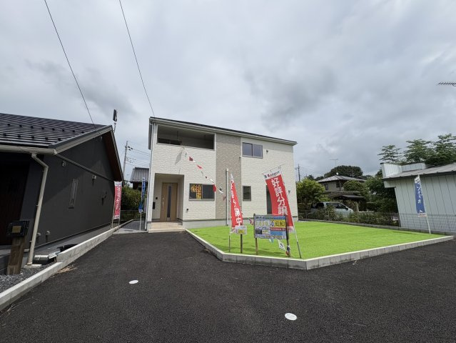 【Cradle garden】真岡市台町 第10 全1棟の駐車場|〇限定1邸〇
カースペース並列2台+αが余裕の駐車スペース。真岡小徒歩9分、城山公園徒歩6分、コンビニ、スーパーも徒歩10分圏内♪通勤・通学・共働きのご家庭にもうれしい住環境。
※2026年8月撮影