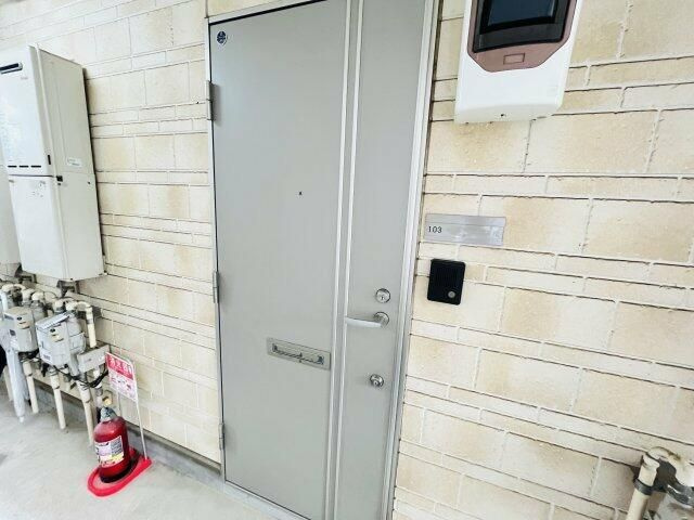 川崎市多摩区枡形１丁目のアパートの玄関