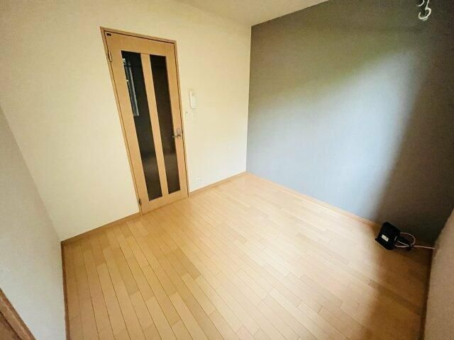 川崎市多摩区枡形１丁目のアパートの居間・リビング