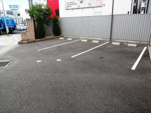 グランクリュ西宮の駐車場