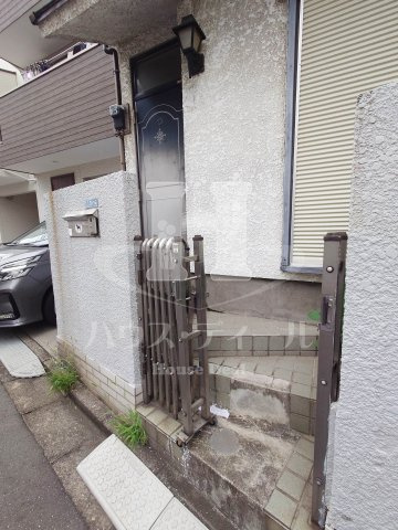 【エントランス】 | 志茂戸建 | ゆとりのあるエントランスです