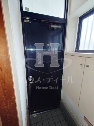 【玄関】 | 志茂戸建 | 収納もある玄関です