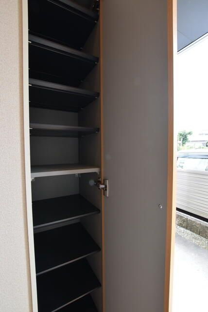 ラコリンヌダボンドンスの玄関