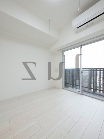 リライア横濱生麦の居間・リビング|白を基調とした綺麗なフローリングのお部屋です