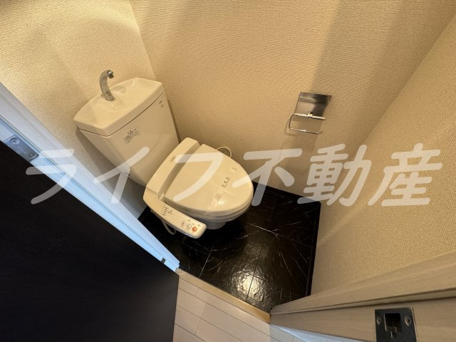 ゼファー東大阪のトイレ|落ち着いた色調のトイレです