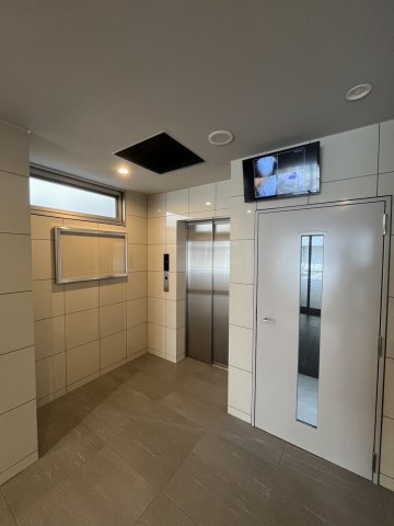宗像市赤間駅前２丁目の賃貸マンションのエントランス