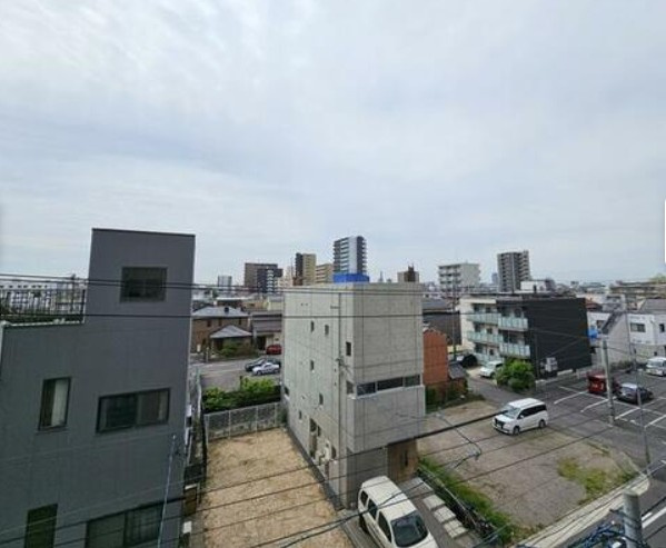 プレサンスロジェ志賀本通の展望|空と街並みを望む開放的な景色です