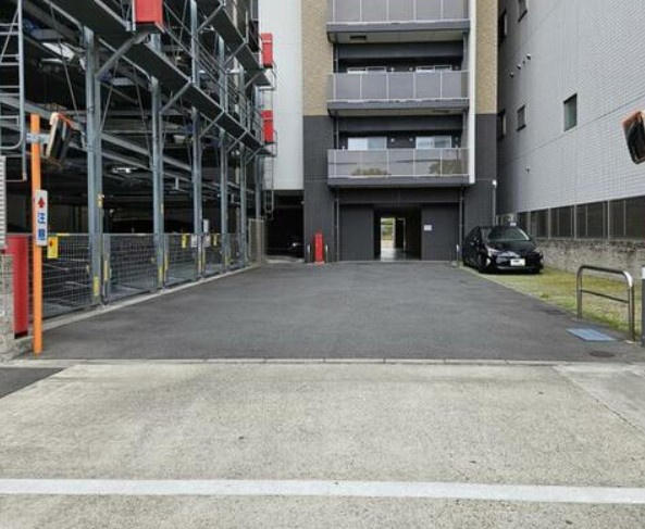 プレサンスロジェ志賀本通の駐車場|マンション敷地内だから、駐車場から玄関までの移動がラクラク。忙しい毎日を支える快適な動線設計。
