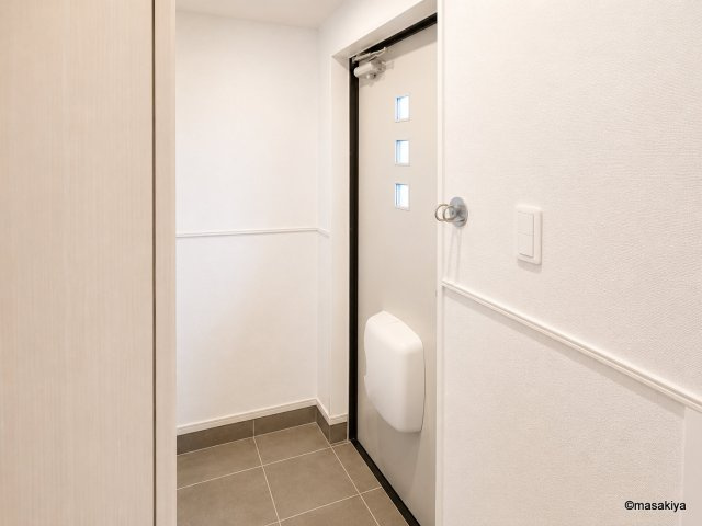 ミニョン　フロル　Ａの玄関|写真は同タイプのものです。参考になさってください。