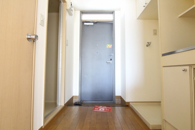 ラフォーレⅢの玄関|他のお部屋の参考写真となります。
