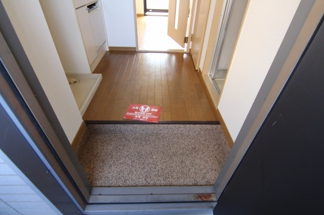 ラフォーレⅢの玄関|他のお部屋の参考写真となります。