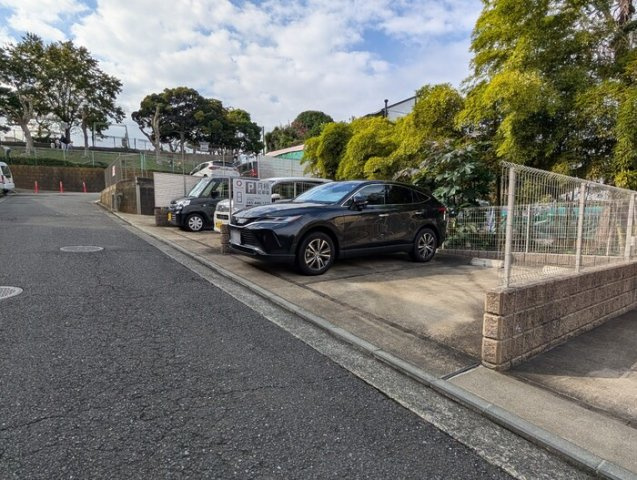コート　トミーの駐車場