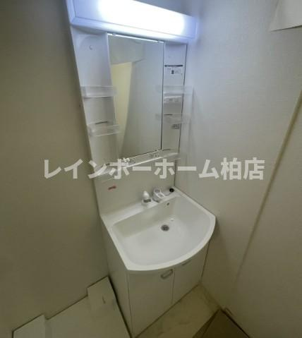 特典：仲介手数料が無料です!!の洗面所|スペースが確保できる洗面所です
※同物件、他部屋の参考写真になります