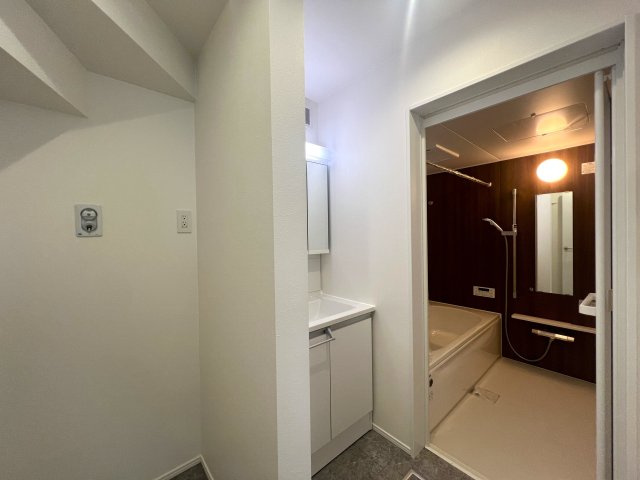 フォレオが近くお買い物に便利♪ちょっと行けば中原街道でごはん屋さんにも困らない◎何気に住みやすさ満点で、静かに暮らす快適空間な【緑区寺山町新築戸建】のランドリースペース