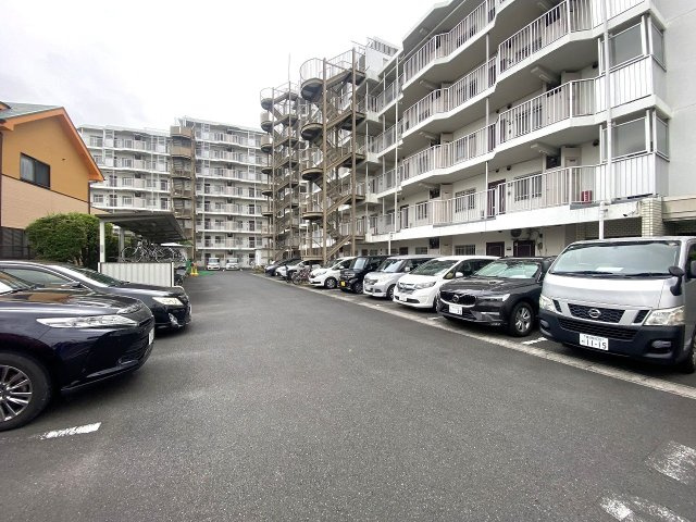 ハイツ越谷の駐車場|駐車場