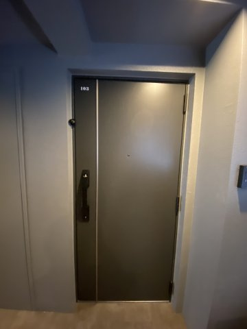 デュオメゾン池袋オヴェストの玄関