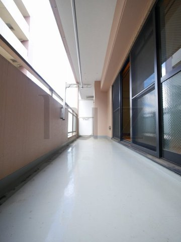 アルビオ北新横浜のバルコニー