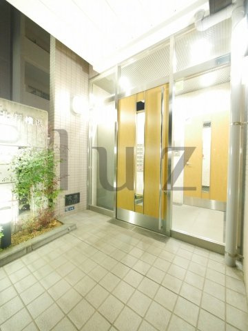 アルビオ北新横浜のエントランス