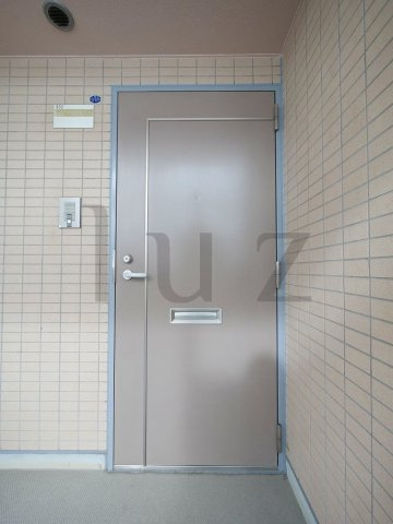 アルビオ北新横浜の玄関