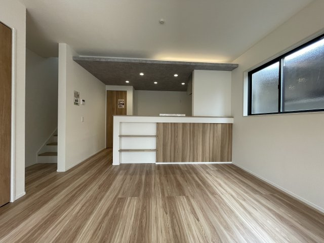 岡山市中区高屋　戸建ての居間・リビング|リビングダイニングです。