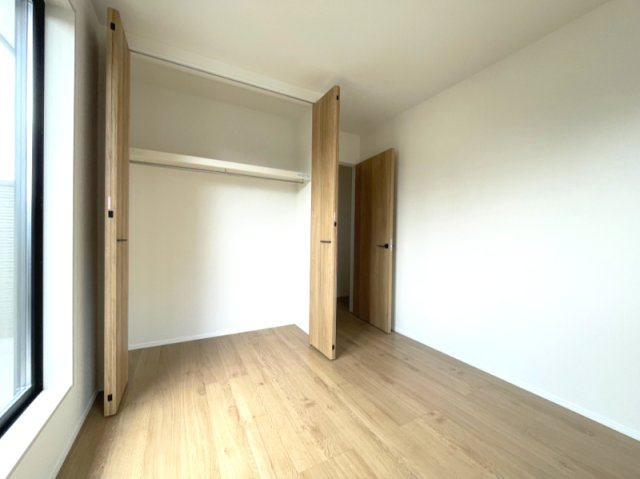 岡山市中区高屋　戸建ての洋室|2階5.2帖の洋室です。