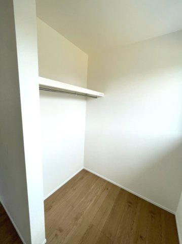 岡山市中区高屋　戸建ての洋室|ウォークインクローゼットです。