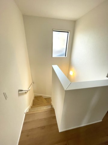 岡山市中区高屋　戸建てのその他|階段の様子です。