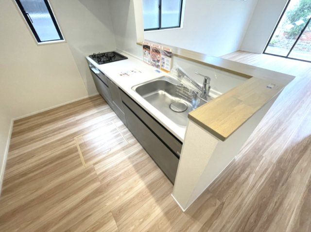 岡山市中区高屋　戸建てのキッチン|対面式のオープンキッチンです。