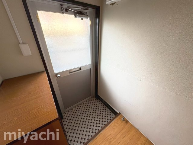 徳島市南庄町３丁目の賃貸マンションの玄関