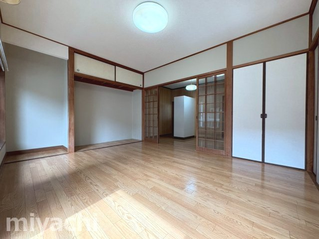 徳島市南庄町３丁目の賃貸マンションの洋室