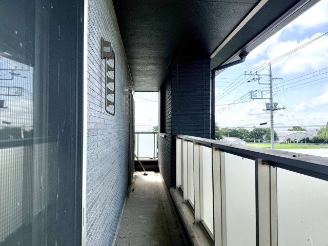 【中古戸建】高崎市金古町のバルコニー|■バルコニー｜プライバシーが守られたインナーバルコニーは、くつろぎの空間としても、アウトドアの空間としても活躍をしてくれます。