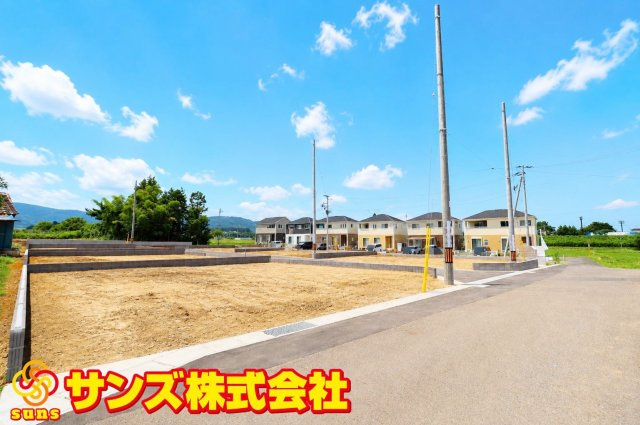大玉村大山字行屋　　　　２号棟　　　大山小学校、大玉中学区の外観|南東から見た区画全体♪