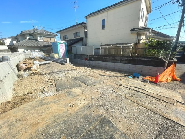 昭島市緑町14期　２号棟の前面道路含む現地写真