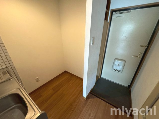 クリスタルハイツⅠの玄関