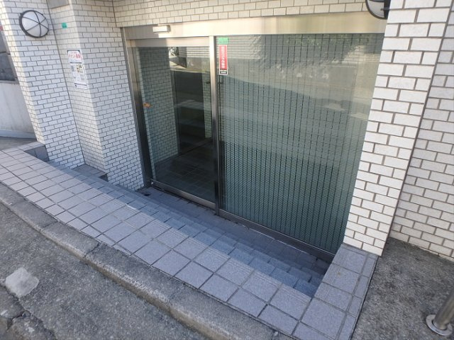 ラポール経堂のエントランス