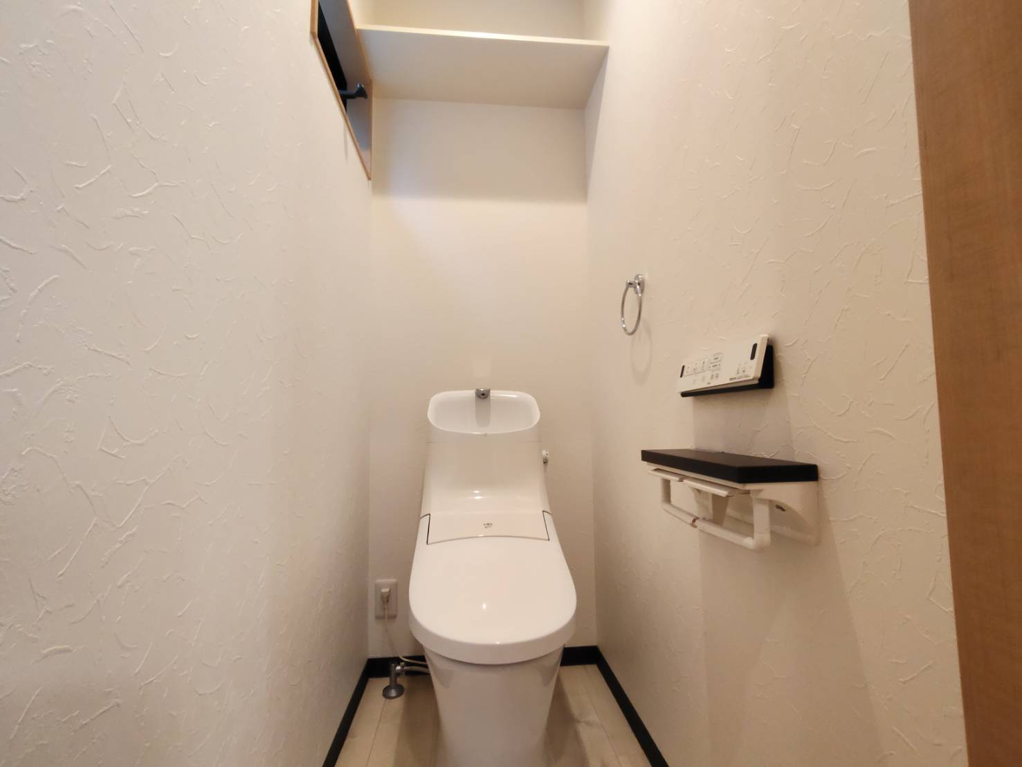 堺市東区西野中古戸建のトイレ