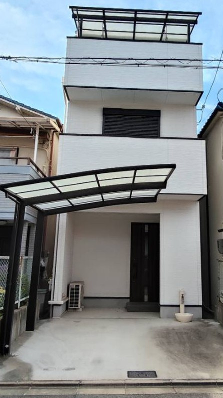 堺市東区西野中古戸建の外観|屋根付き駐車場