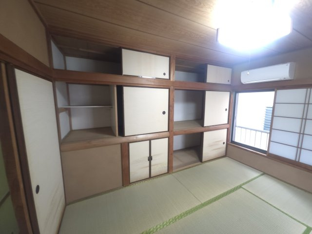 松島４丁目貸家の収納