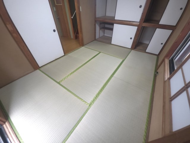 松島４丁目貸家の和室