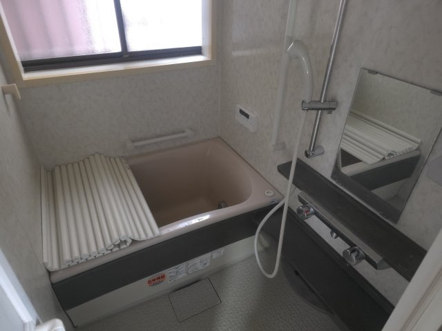 松島４丁目貸家の浴室