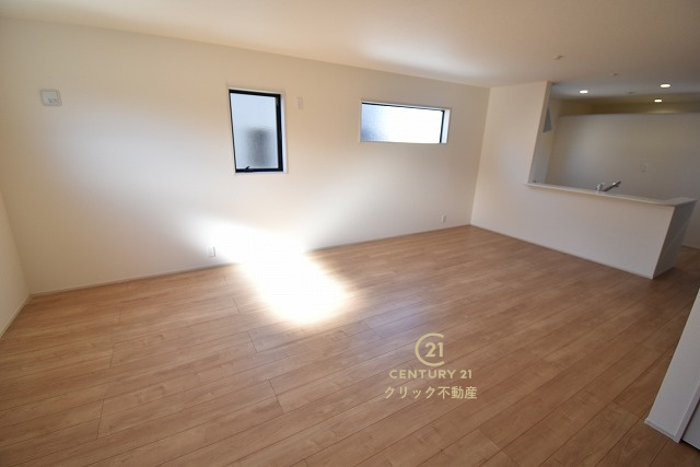 リーブルガーデン  ひたちなか中根　9期　3の居間・リビング|大きなソファーを置いてもまだまだ余裕の広さです♪家族で集まっても人を招いても、空間にゆとりがあると自然に寛げます。お好みのインテリアで至福の時間をお楽しみください！
