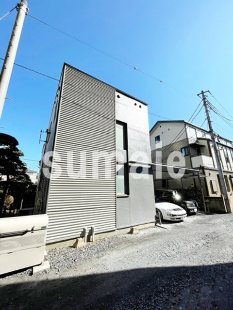 6(シス)の外観|2階建てのアパートです。