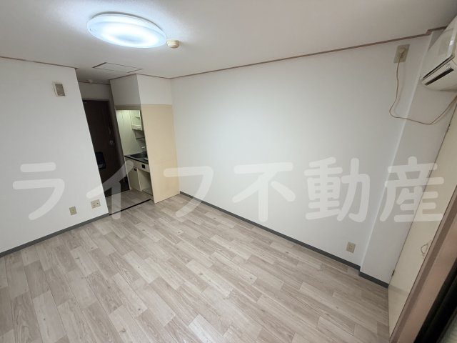 エトワールヴィルーR瓜生堂の内装|明るい室内です