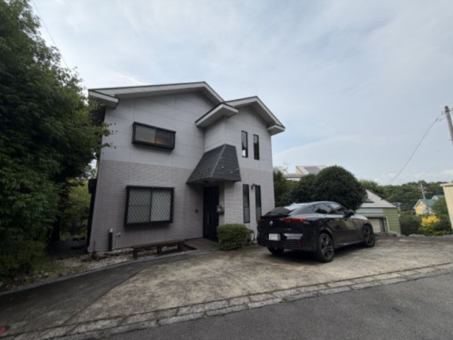 函南町　南箱根ダイヤランドの駐車場|2台分、車の大きさによっては3台可能です。