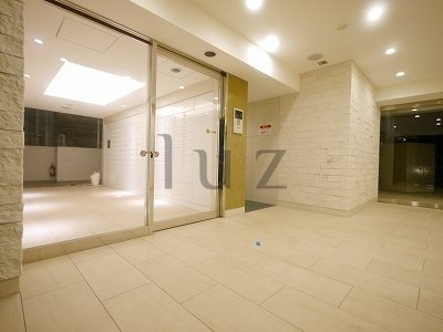 リヴシティ横濱新川町弐番館のエントランス